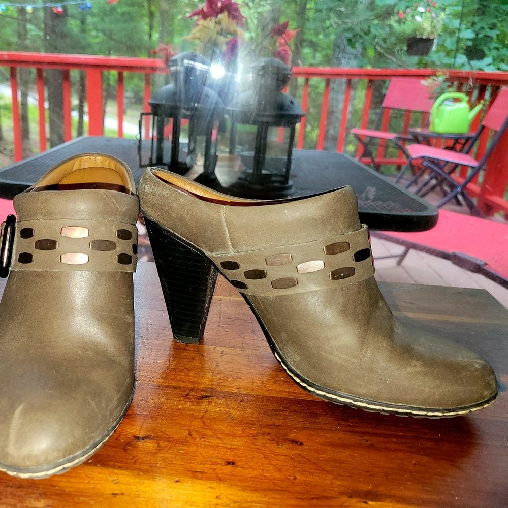 EuroSofft leather mules